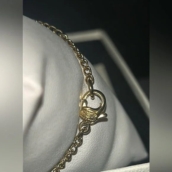 /traded/Chanel Matelasse CC Charm Bracelet in Gold Tone - Picture 9 of 16